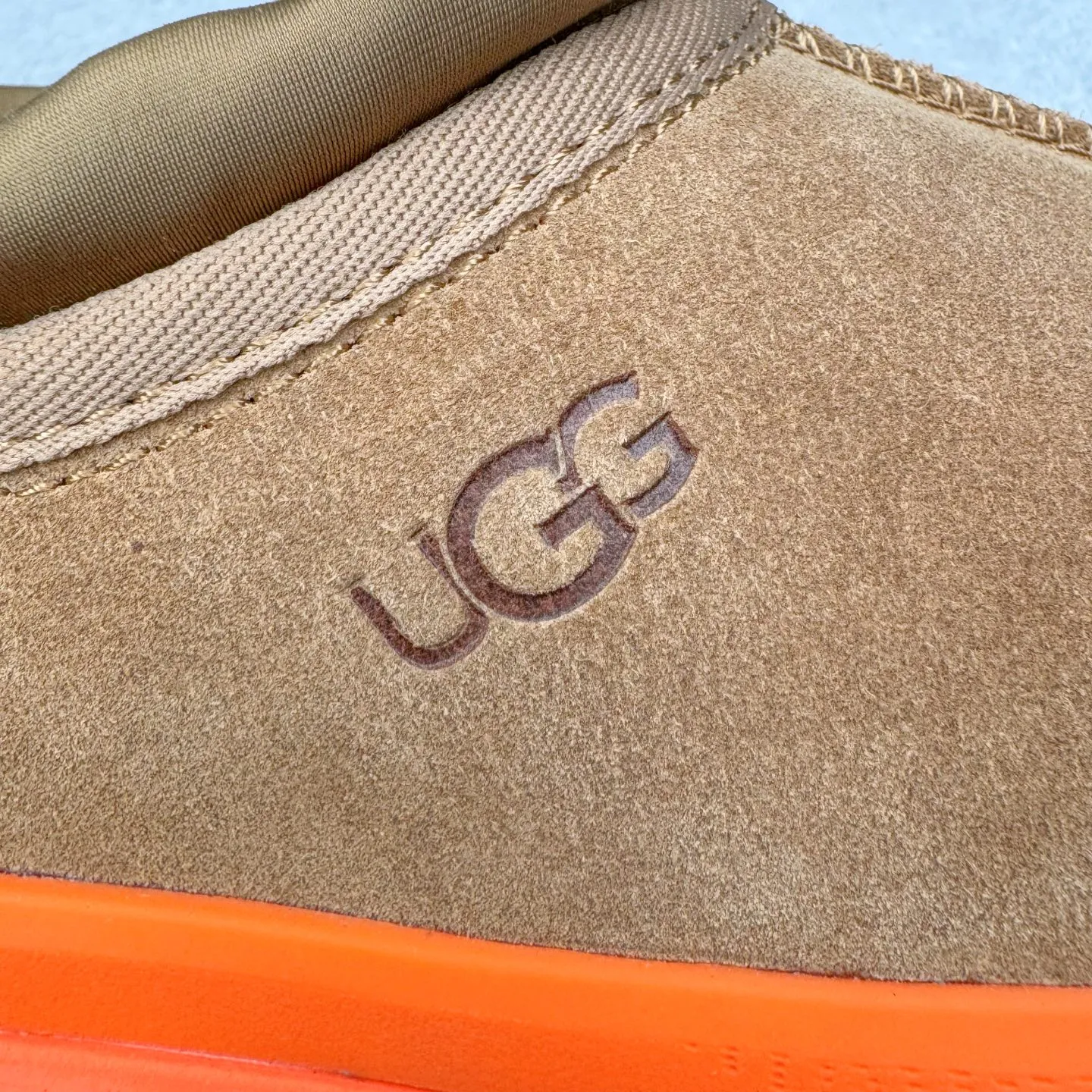 Pick up locally 💰640 UGG 4096 Tasman shallow mouth autumn and winter sheep fur integrated snow boots. All shoes are made from the same factory as ZP. Longfeng A-grade Australian imported sheep fur integrated men's and women's boots. Brand OEM production line. Fully follow the ZP process. OEM original pattern maker. Adhering to the principle of no original shoes and no development selection. Pay attention to every detail. The most authentic version on the market. TREADLITE "Light Wing" technology outsole. Lightweight/durable/flexible/pile size: 35 36 37 38 39 40 41 42 43 44 45 Coding: by3936030